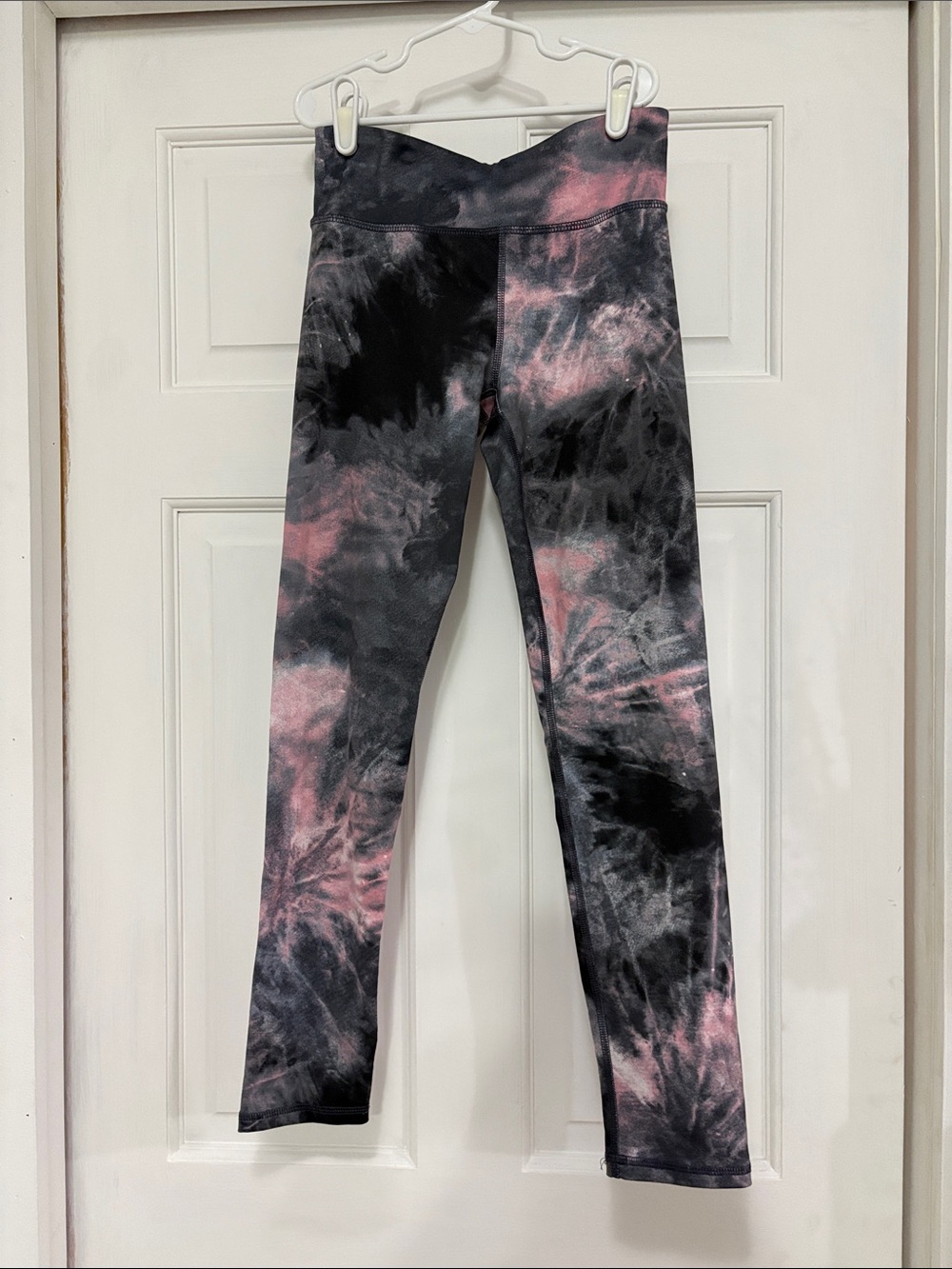 Old Navy Pink & Black Tie-Dye V-Waist Leggings